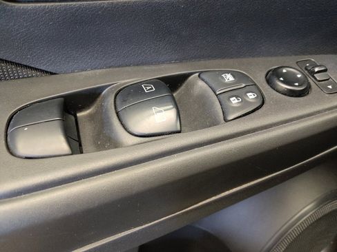 Used 2021 Nissan Kicks S FWD image 27