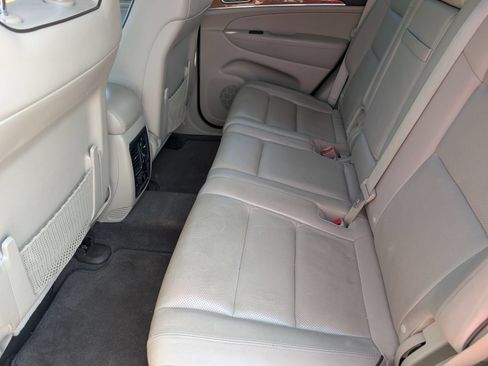 Used 2013 Jeep Grand Cherokee Overland w/ Advance Technology Group AWD/4WD image 7