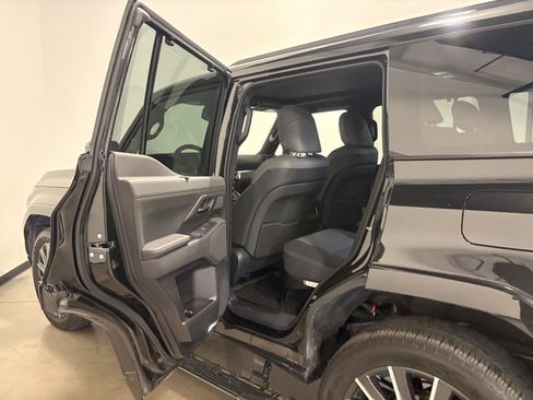 Used 2026 Lexus GX 550 w/ Accessory Package (2T) AWD/4WD image 29