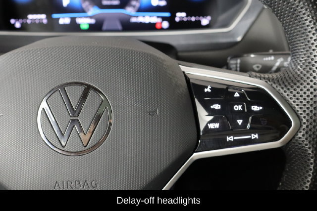 Used 2024 Volkswagen Tiguan SE R-Line AWD/4WD image 10