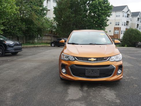 Used 2017 Chevrolet Sonic LT w/ Fun and Sun Package FWD image 2