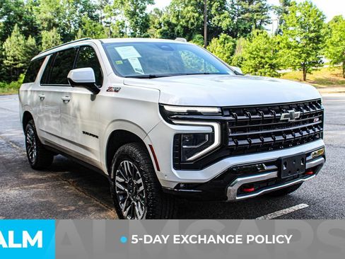 Used 2025 Chevrolet Suburban Z71 AWD/4WD image 4