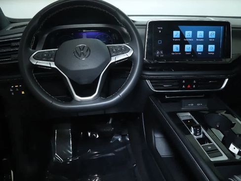 Used 2024 Volkswagen Atlas Cross Sport SE image 27