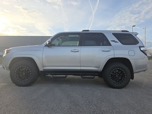 Used 2018 Toyota 4Runner TRD Off-Road Premium image 4