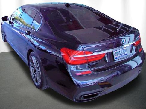 Used 2019 BMW 750i xDrive w/ Luxury Rear Seating Package AWD/4WD image 13