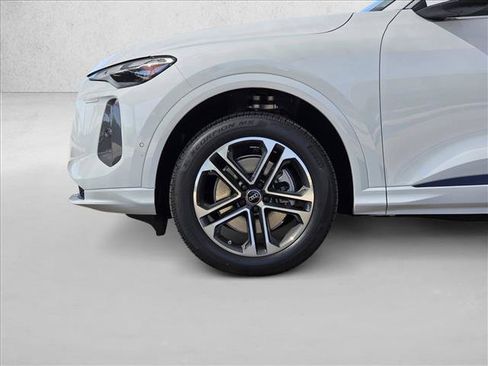 New 2025 Audi Q5 Premium w/ Convenience Package AWD/4WD image 9