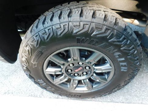 Used 2025 GMC Sierra 1500 AT4X AWD/4WD image 8