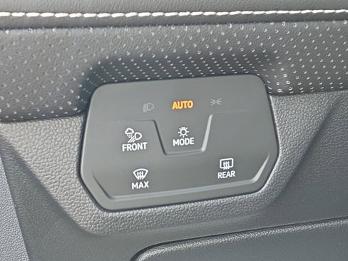 Used 2025 Volkswagen Atlas Cross Sport SE w/ Panoramic Sunroof Package image 22