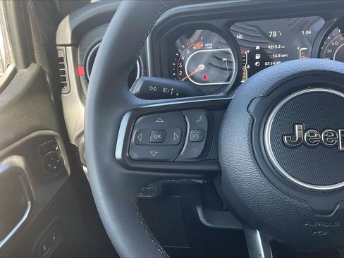 Certified 2025 Jeep Wrangler Unlimited Rubicon AWD/4WD image 28