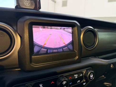 Used 2019 Jeep Wrangler Unlimited Sport S image 23