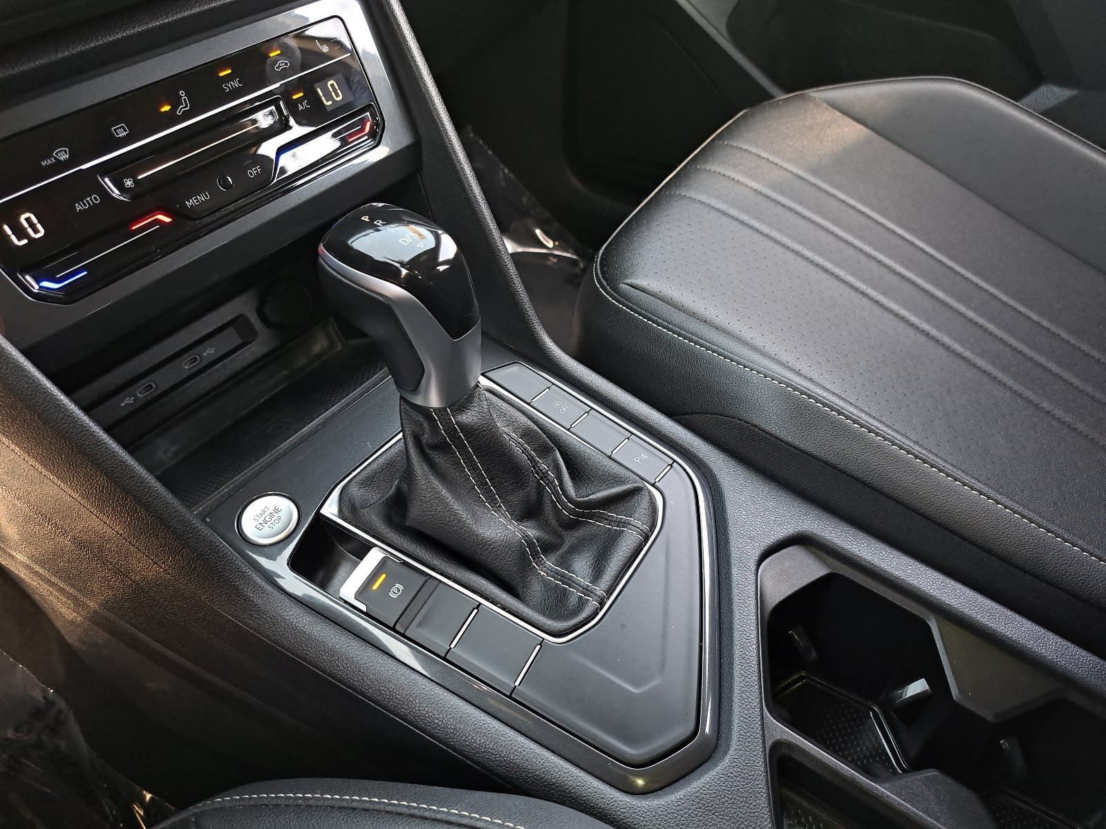 Used 2023 Volkswagen Tiguan SE R-Line FWD image 28