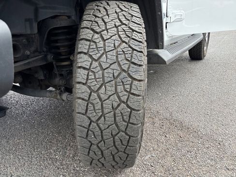 Used 2018 Jeep Wrangler Unlimited Sahara image 13