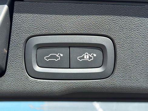 Used 2023 Volvo XC60 B5 Plus w/ Protection Package Premier image 13