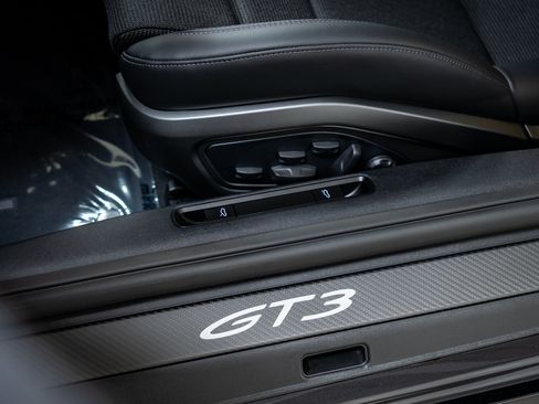 Used 2026 Porsche 911 GT3 RWD image 19