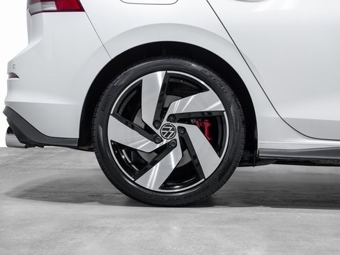 Used 2022 Volkswagen GTI SE image 25