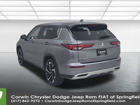 Used 2024 Mitsubishi Outlander SE image 11
