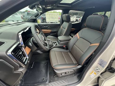New 2026 GMC Canyon AT4 w/ Technology Plus Package AWD/4WD image 15