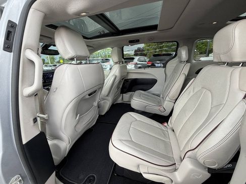 Used 2020 Chrysler Pacifica Limited FWD image 8