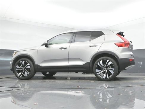 Used 2023 Volvo XC40 B5 Plus w/ Driver Assist Package image 40