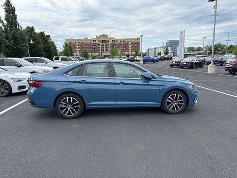 Used 2025 Volkswagen Jetta SE w/ Sunroof Package FWD image 7