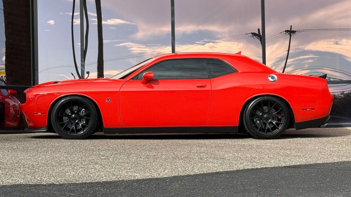Used 2016 Dodge Challenger R/T Scat Pack w/ Leather Interior Group RWD image 5
