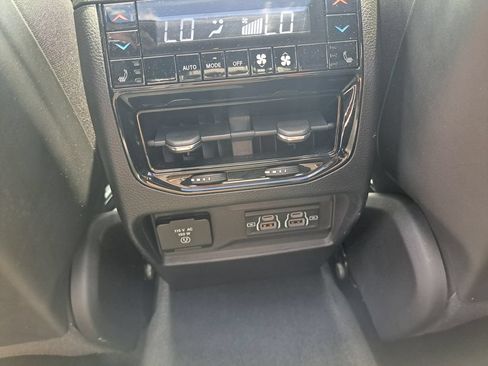 Used 2023 Jeep Grand Cherokee Overland w/ Luxury Tech Group IV AWD/4WD image 25