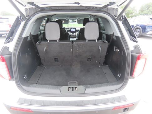 Used 2023 Ford Explorer XLT w/ Equipment Group 202A RWD image 14