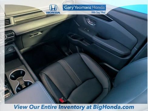 Used 2025 Honda Pilot Touring image 22