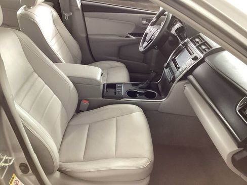Used 2015 Toyota Camry XLE w/ Moonroof Package FWD image 18