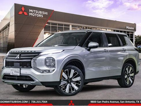 New 2025 Mitsubishi Outlander SE image 1