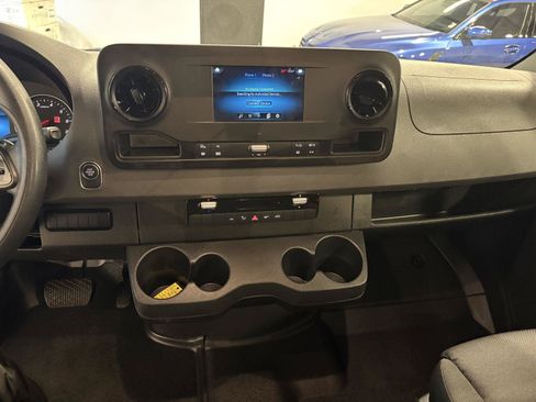 Used 2023 Mercedes-Benz Sprinter 1500 image 17