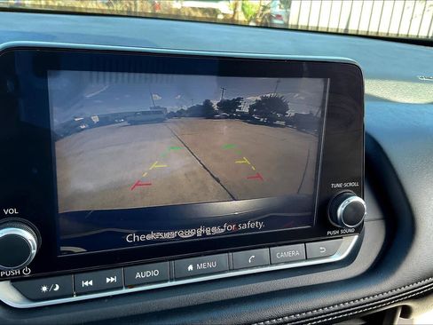 Used 2024 Nissan Rogue S image 27