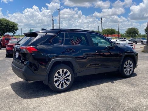 Used 2023 Toyota RAV4 XLE Premium FWD image 5