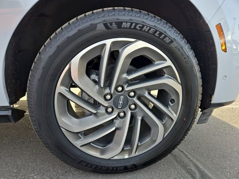 Used 2025 Lincoln Navigator L Reserve image 9