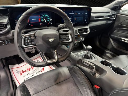 Used 2025 Ford Mustang GT Premium w/ GT Performance Package image 6