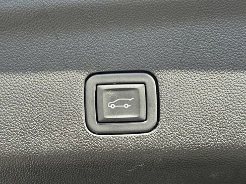 Used 2023 Chevrolet Suburban Z71 w/ Luxury Package image 15