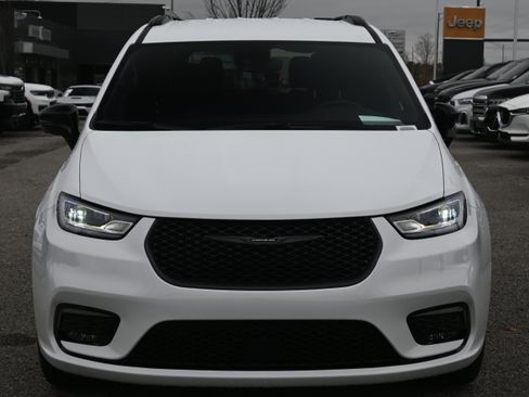 New 2026 Chrysler Pacifica Select w/ S Appearance Package FWD image 3