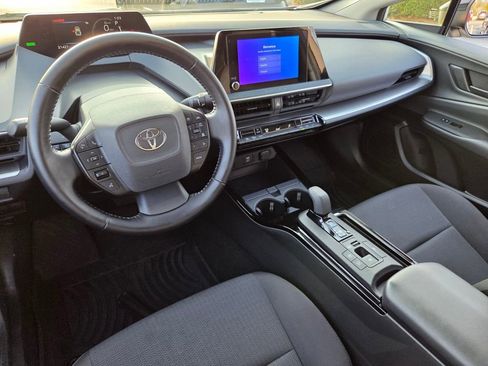 Used 2025 Toyota Prius LE image 8