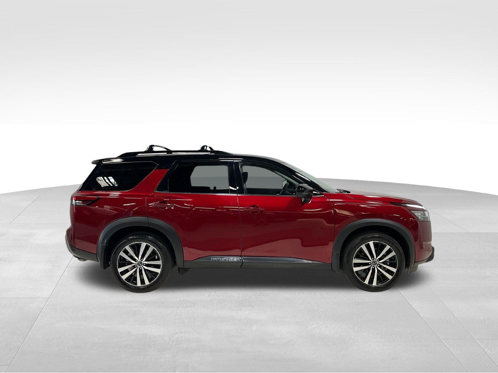 Used 2024 Nissan Pathfinder Platinum w/ Cargo Package AWD/4WD image 4
