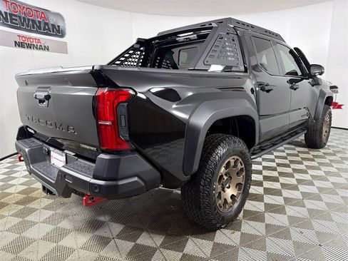 Used 2025 Toyota Tacoma Trailhunter image 3