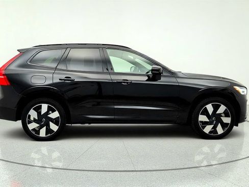 Used 2025 Volvo XC60 T8 Plus w/ Protection Package Premier AWD/4WD image 4