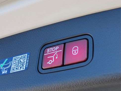 Certified 2026 Mercedes-Benz GLC 300 image 6