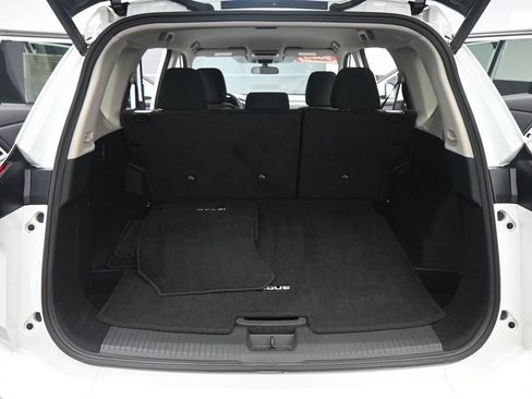 Used 2025 Nissan Rogue SV FWD image 17