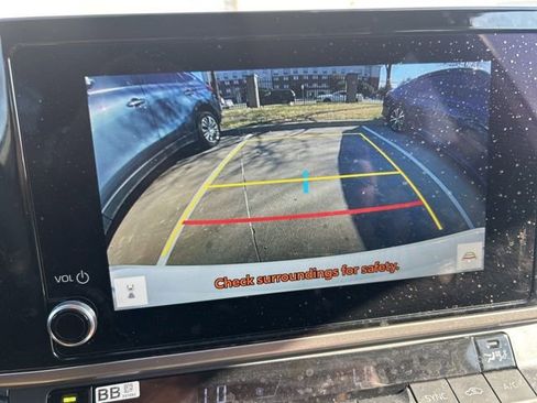 Used 2025 Toyota Camry SE image 13