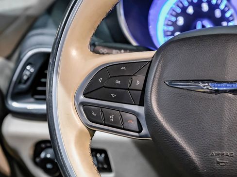 Used 2020 Chrysler Pacifica Limited FWD image 22