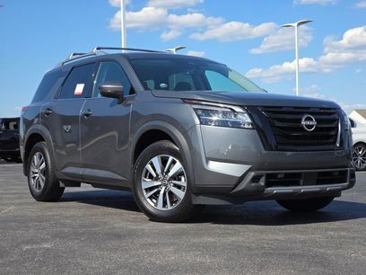 Used 2024 Nissan Pathfinder SL w/ Black Appearance Package
