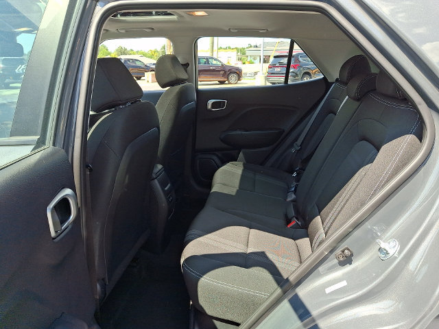 Used 2025 Hyundai Venue SEL FWD image 10