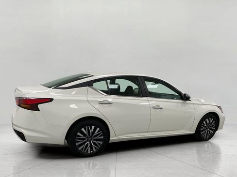 Certified 2025 Nissan Altima 2.5 SV FWD image 2