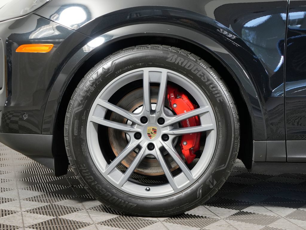 Certified 2024 Porsche Cayenne S AWD/4WD image 13