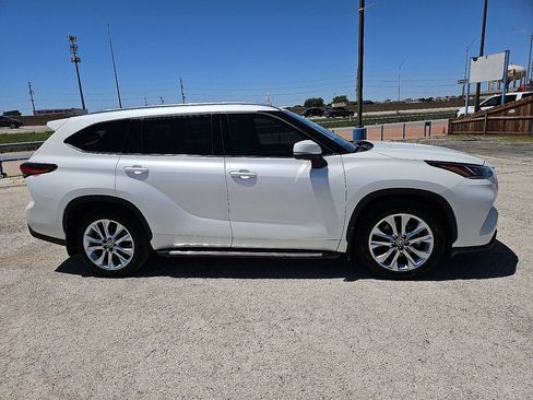 Used 2021 Toyota Highlander Limited AWD/4WD image 9